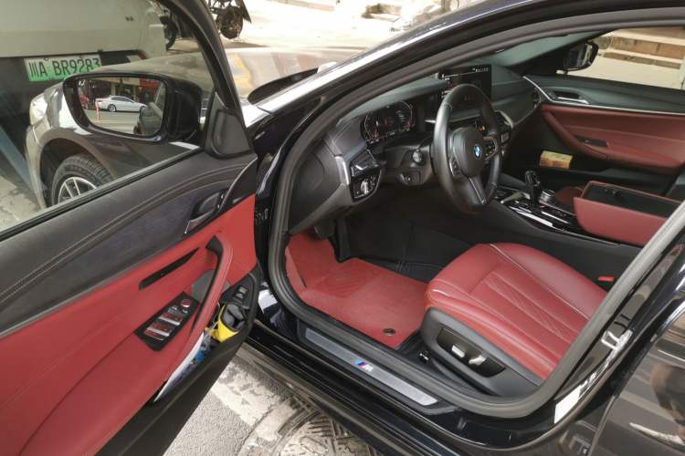 Used BMW 5 Series 2022 Restyled 530Li Leading Edition M Sport Package Driver Seat