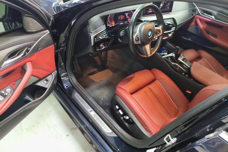 Used BMW 5 Series 2022 530Li Luxury Edition M Sport Package Driver Seat