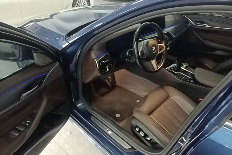 Used BMW 5 Series 2022 Restyled 530Li Luxury Edition M Sport Package Driver Seat