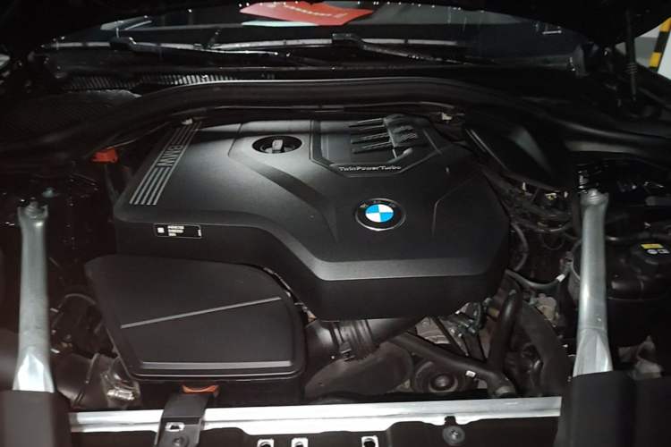 Used BMW 5 Series 2022 Second Facelift 530Li Leading Edition M Sport Package Engine Bay