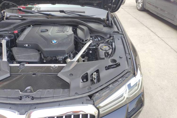 Used BMW 5 Series 2022 525i M Sport Package Engine Bay Left