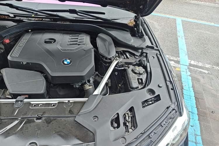 Used BMW 5 Series 2022 Second Facelift 525Li M Sport Package Engine Bay Left