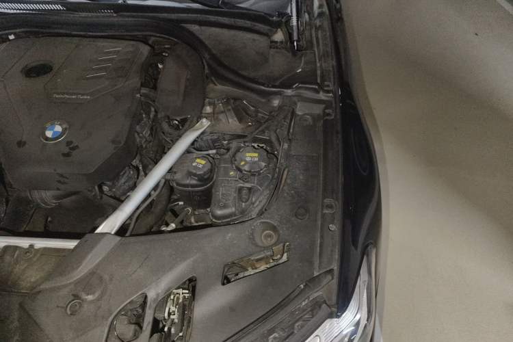 Used BMW 5 Series 2022 Second Facelift 530Li Luxury Version M Sport Package Engine Bay Left