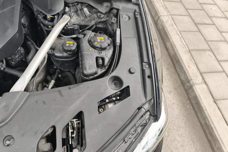 Used BMW 5 Series 2022 Revised Version 3 530Li Luxury Edition M Sport Package Engine Bay Left