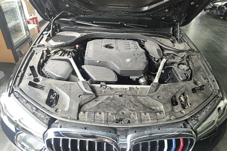 Used BMW 5 Series 2022 Second Facelift 525Li Luxury Package Engine Bay