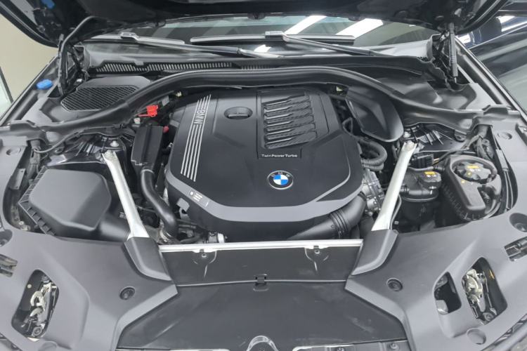 Used BMW 5 Series 2022 540i Sport Line M Sport Package Engine Bay