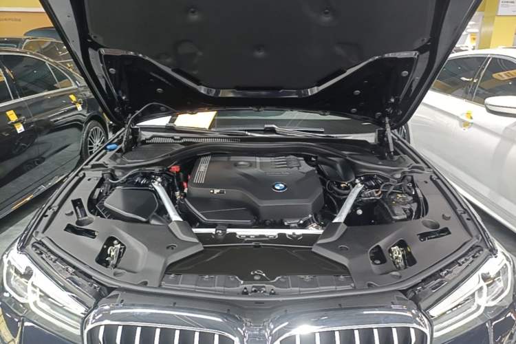 Used BMW 5 Series 2022 Second Facelift 525Li M Sport Package Engine Bay