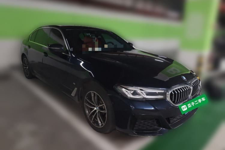 Used BMW 5 Series 2022 Second Facelift 525Li M Sport Package Front Right 45 Deg