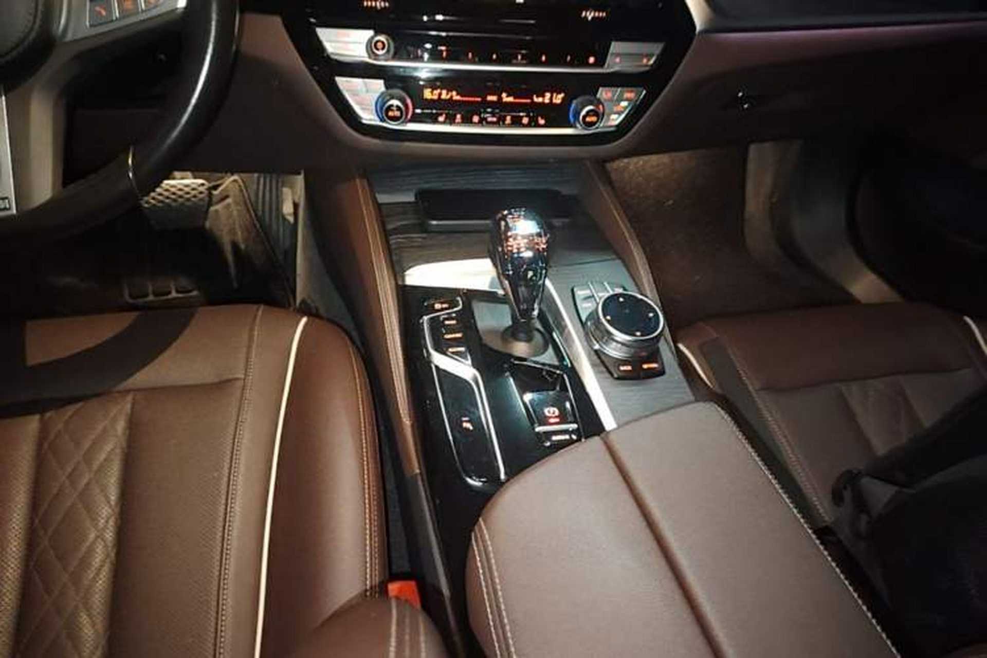 Used BMW 5 Series 2022 Second Facelift 530Li Leading Edition M Sport Package Gear Lever