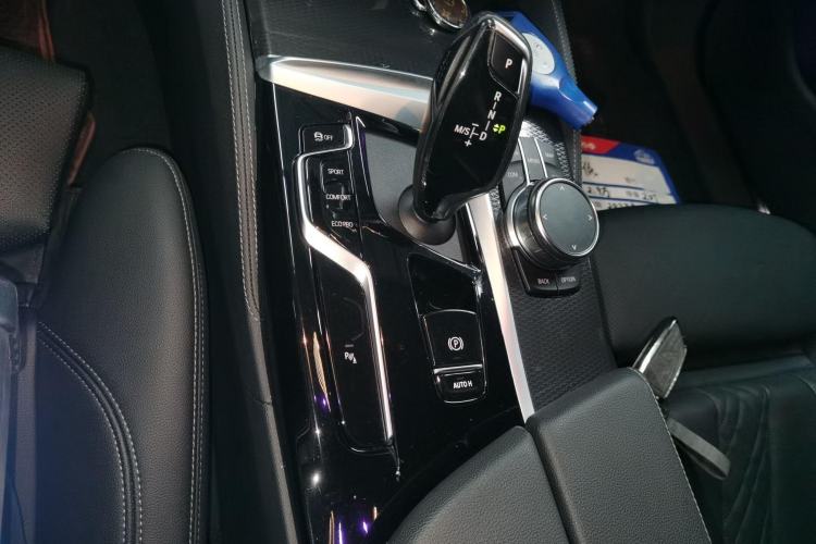 Used BMW 5 Series 2022 Second Facelift 525i M Sport Package Gear Lever