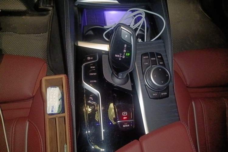 Used BMW 5 Series 2022 Second Facelift 530Li Luxury Version M Sport Package Gear Lever