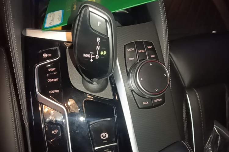 Used BMW 5 Series 2022 Second Facelift 540i Sport Line M Sport Package Gear Lever