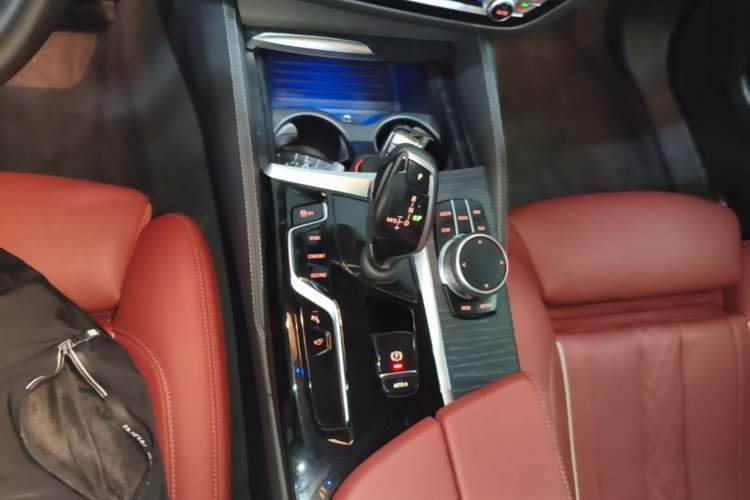 Used BMW 5 Series 2022 530Li Luxury Edition M Sport Package Gear Lever