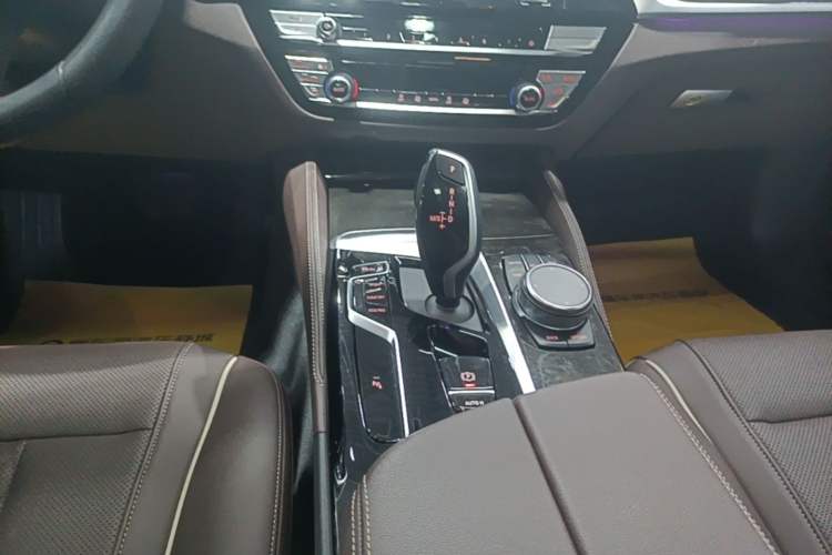 Used BMW 5 Series 2022 Second Facelift 525Li M Sport Package Gear Lever