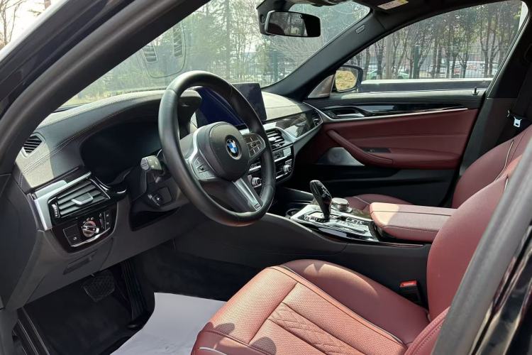Used BMW 5 Series 2022 Second Facelift 525Li M Sport Package Interior 1