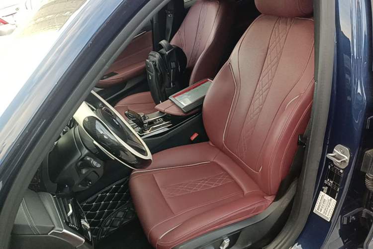 Used BMW 5 Series 2022 Restyled 530Li Leading Edition M Sport Package Left Front Seat