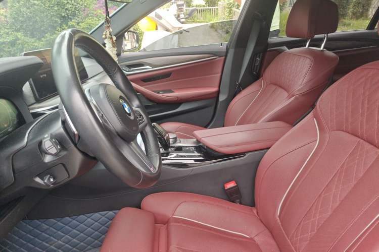 Used BMW 5 Series 2022 Restyled 530Li Luxury Edition M Sport Package Left Front Seat
