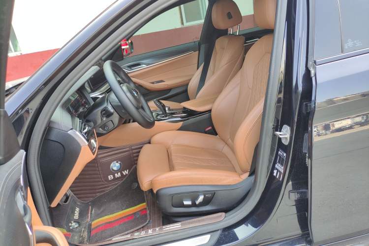 Used BMW 5 Series 2022 525i M Sport Package Left Front Seat