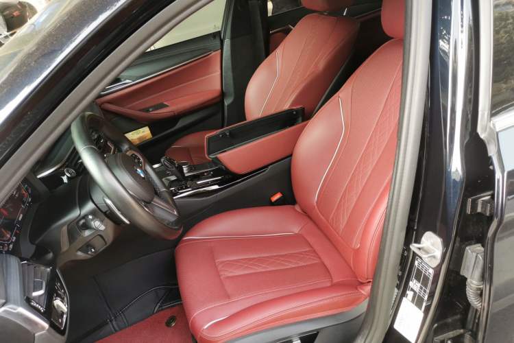 Used BMW 5 Series 2022 Restyled 530Li Leading Edition M Sport Package Left Front Seat