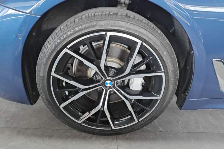 Used BMW 5 Series 2022 530Li Luxury Edition M Sport Package Left Front Wheel Hub