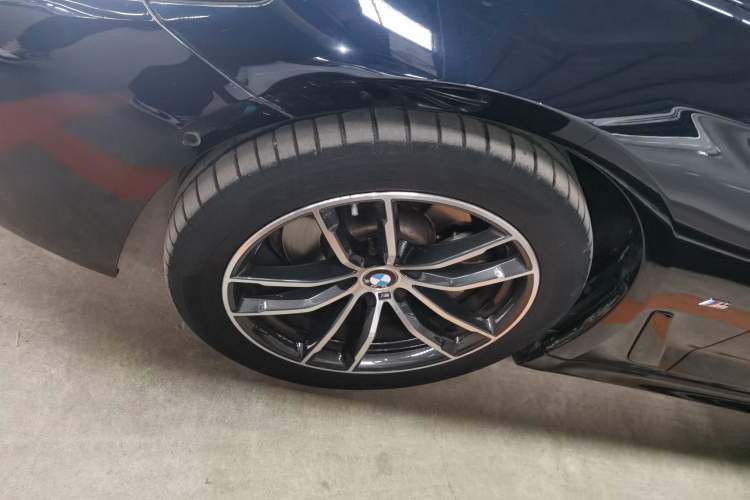 Used BMW 5 Series 2022 Second Facelift 525i M Sport Package Left Front Wheel Hub