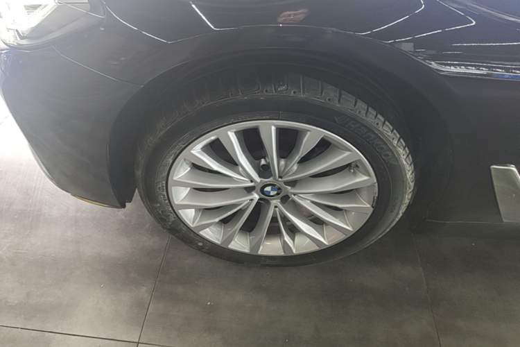 Used BMW 5 Series 2022 Second Facelift 525Li Luxury Package Left Front Wheel Hub