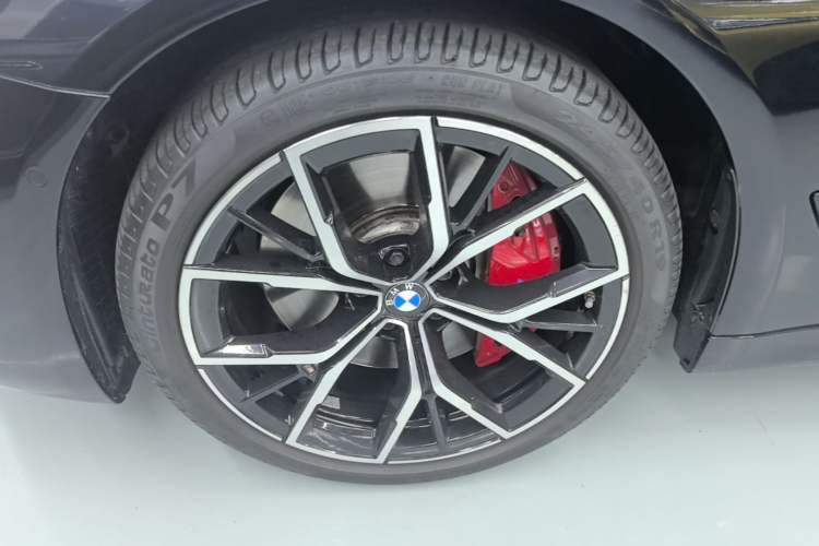 Used BMW 5 Series 2022 540i Sport Line M Sport Package Left Front Wheel Hub