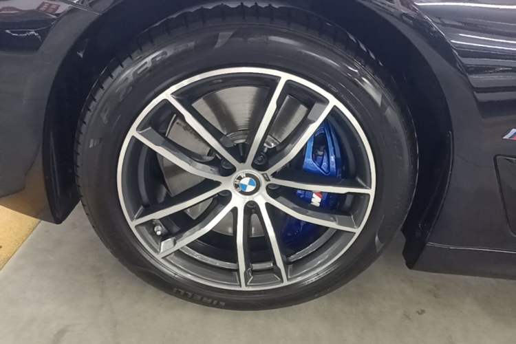 Used BMW 5 Series 2022 Restyled 525i M Sport Package Left Front Wheel Hub