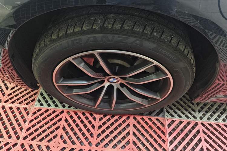 Used BMW 5 Series 2022 Second Facelift 525Li M Sport Package Left Front Wheel Hub