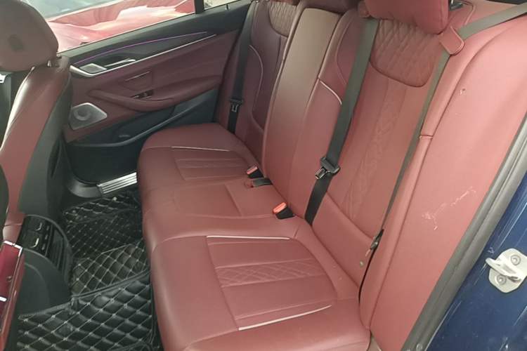 Used BMW 5 Series 2022 Restyled 530Li Leading Edition M Sport Package Left Rear Seat