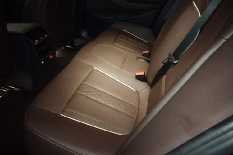 Used BMW 5 Series 2022 Second Facelift 530Li Leading Edition M Sport Package Left Rear Seat