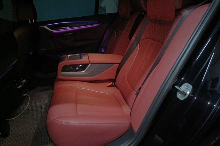 Used BMW 5 Series 2022 Second Facelift 530Li Luxury Version M Sport Package Left Rear Seat
