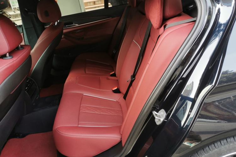 Used BMW 5 Series 2022 Restyled 530Li Leading Edition M Sport Package Left Rear Seat