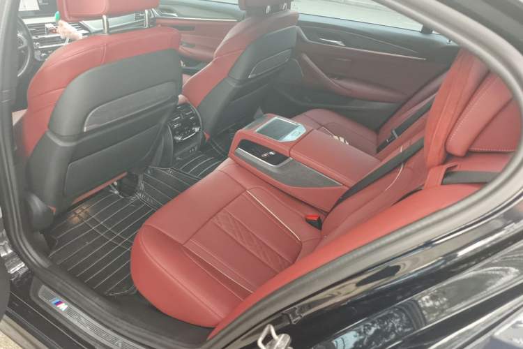 Used BMW 5 Series 2022 Revised Version 3 530Li Luxury Edition M Sport Package Left Rear Seat