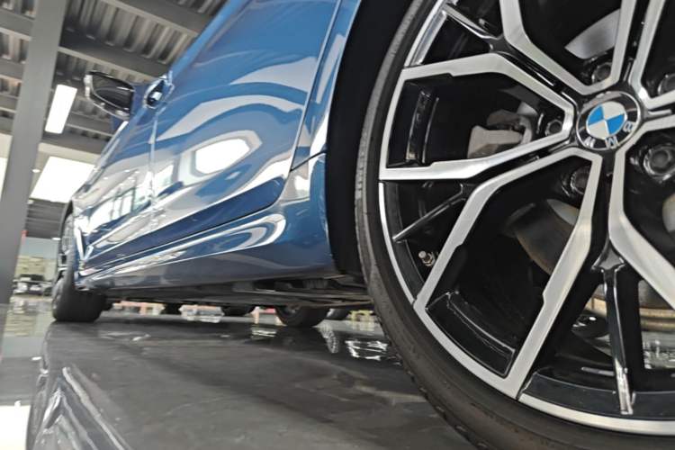 Used BMW 5 Series 2022 530Li Luxury Edition M Sport Package Left Side Sill