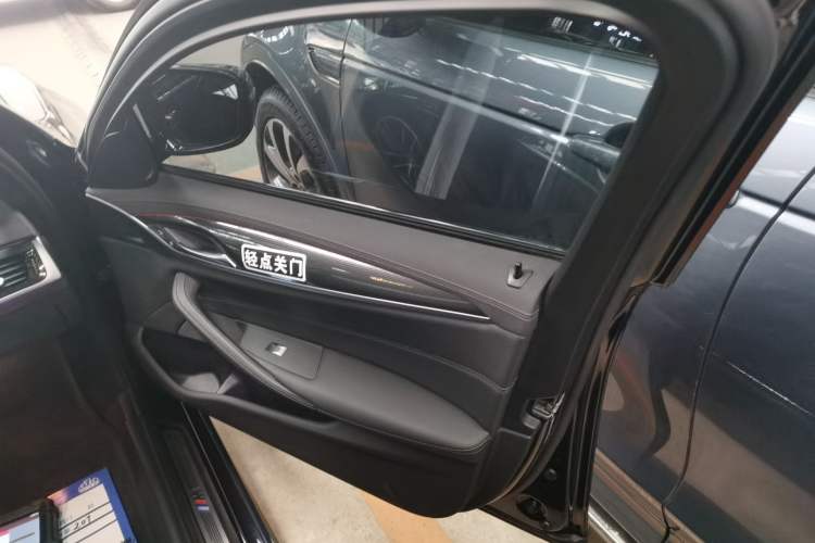 Used BMW 5 Series 2022 Second Facelift 525i M Sport Package Right Front Door Interior