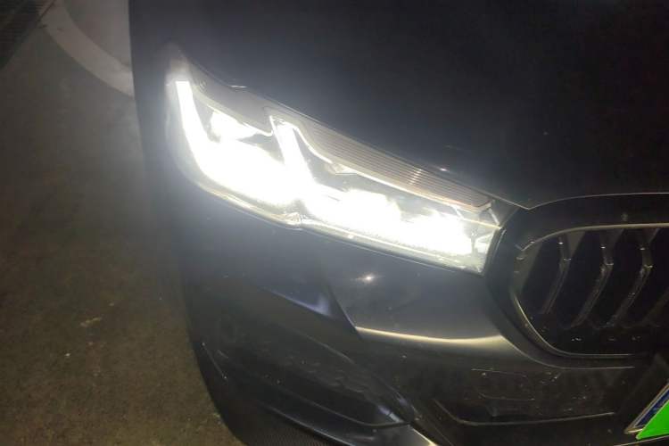 Used BMW 5 Series 2022 530Li Luxury Edition M Sport Package Right Front Headlight
