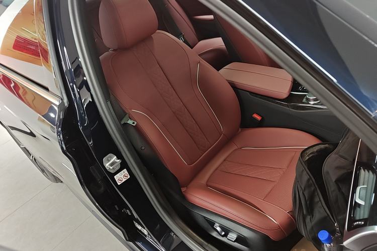 Used BMW 5 Series 2022 Second Facelift 525Li M Sport Package Right Front Seat