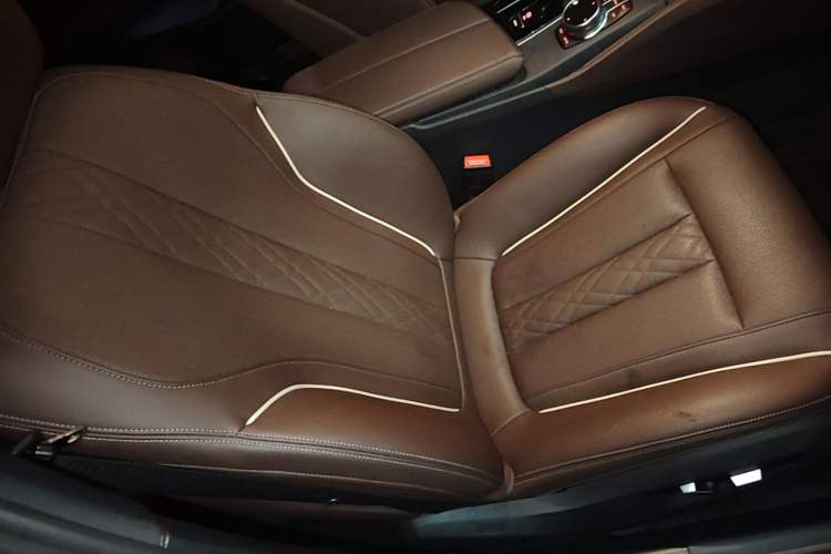 Used BMW 5 Series 2022 Second Facelift 530Li Leading Edition M Sport Package Right Front Seat
