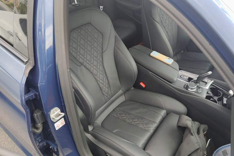 Used BMW 5 Series 2022 Second Facelift 530i M Sport Package Right Front Seat