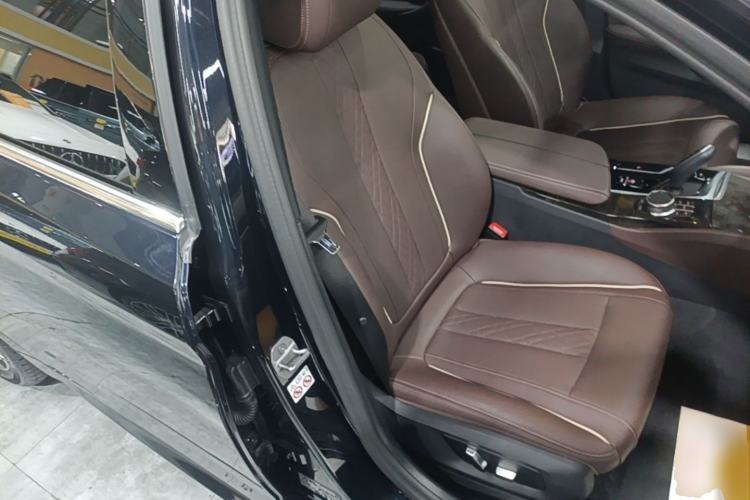 Used BMW 5 Series 2022 Second Facelift 525Li M Sport Package Right Front Seat