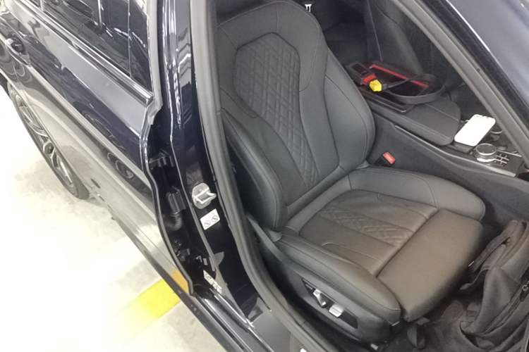 Used BMW 5 Series 2022 Restyled 525i M Sport Package Right Front Seat