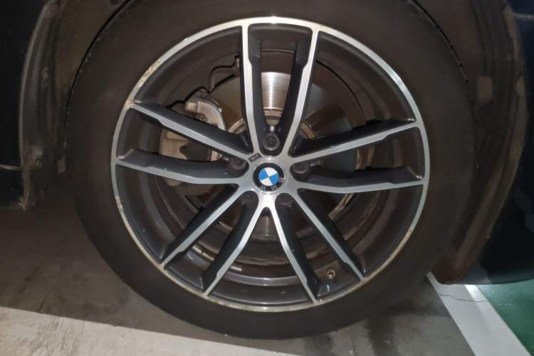 Used BMW 5 Series 2022 Second Facelift 525Li M Sport Package Right Front Wheel Hub