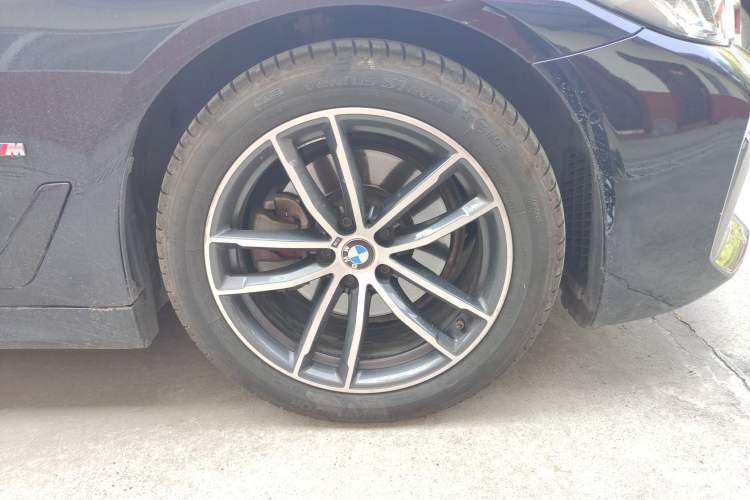Used BMW 5 Series 2022 525i M Sport Package Right Front Wheel Hub