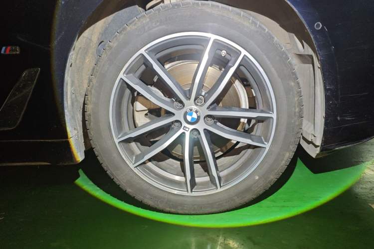 Used BMW 5 Series 2022 Second Facelift 525Li M Sport Package Right Front Wheel Hub