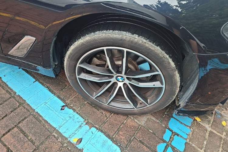 Used BMW 5 Series 2022 Second Facelift 525Li M Sport Package Right Front Wheel Hub