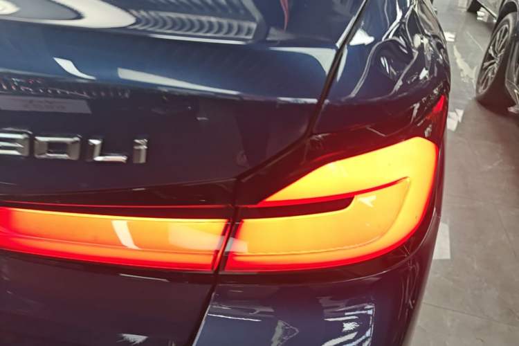 Used BMW 5 Series 2022 530Li Luxury Edition M Sport Package Right Rear Taillight