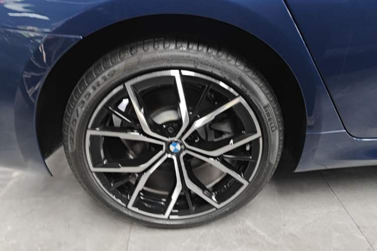 Used BMW 5 Series 2022 530Li Luxury Edition M Sport Package Right Rear Wheel Hub