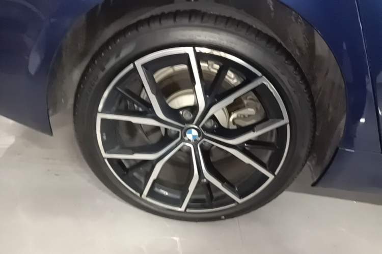 Used BMW 5 Series 2022 Restyled 530Li Luxury Edition M Sport Package Right Rear Wheel Hub