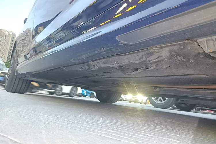 Used BMW 5 Series 2022 Restyled 530Li Leading Edition M Sport Package Right Side Sill